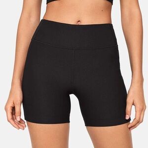 Outdoor Voices Warmup 5-Inch Bike Shorts in Black - Size Large